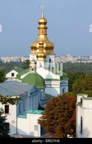 Kirche von der Höhe des Kreuzes (1700) an der Kiewer Höhlenkloster (1015) in Kiew, Ukraine Stockfoto