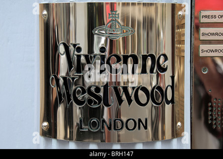 Melden Sie sich außerhalb der Vivienne Westwood Bekleidungsgeschäft auf Conduit Street, London, UK. Stockfoto