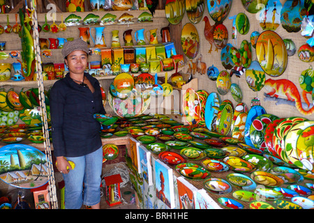 Handarbeiten zum Verkauf auf Markt, Antananarivo, Madagaskar Stockfoto