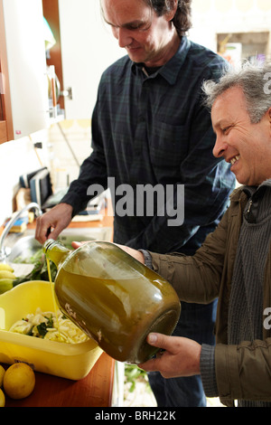 © John Angerson Gabriel David Vorbereitung für das Fest San Giuseppe in Scopello, Sizilien. Stockfoto