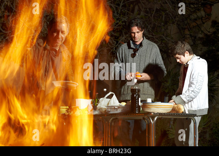 © John Angerson Gabriel David bereitet sich auf das Fest San Giuseppe in Scopello, Sizilien. Stockfoto