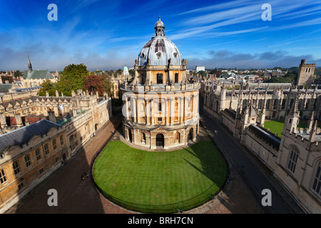 Radcliffe Camera und Oxford Colleges angesehen von Str. Marys Kirche - Herbst früh 2 Stockfoto