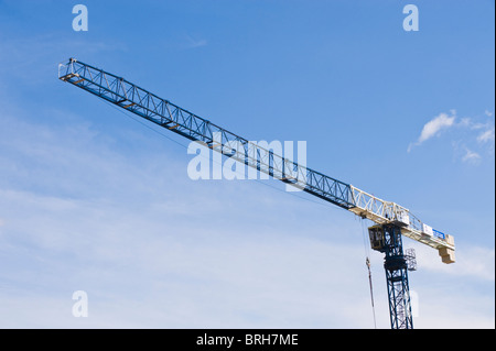 Turmdrehkran auf Baustelle in Newport City, Gwent, South Wales, UK Stockfoto