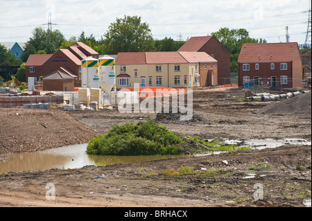 Lysaght Dorfhäuser gebaut von Taylor Wimpey bauseits ehemaligen Stahlwerks in Newport City Gwent South Wales UK Stockfoto