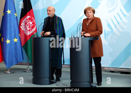 HAMID KARZAI & ANGELA MERKEL Präsident von AFGHANISTAN CHAN 10. Mai 2009 BERLIN Deutschland Stockfoto