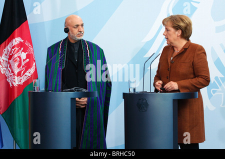 HAMID KARZAI & ANGELA MERKEL Präsident von AFGHANISTAN CHAN 10. Mai 2009 BERLIN Deutschland Stockfoto