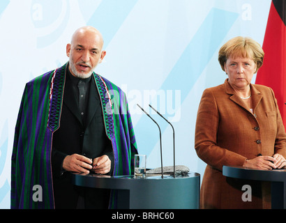 HAMID KARZAI & ANGELA MERKEL Präsident von AFGHANISTAN CHAN 10. Mai 2009 BERLIN Deutschland Stockfoto