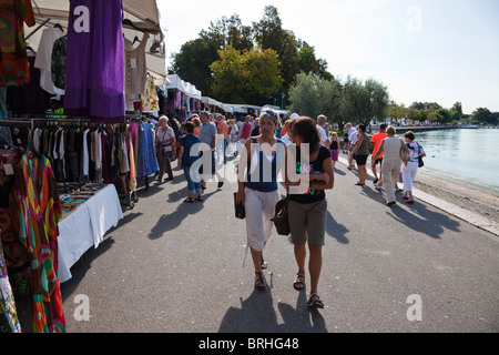 Straßenmarkt, Riva Cornicello, Bardolino, Italien, Gardasee Stockfoto