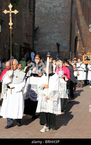 Certaldo Alto. Prozession des Festes der seligen Julia. (Nur zur redaktionellen Verwendung.) Stockfoto