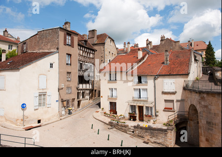 Straßenszene in der alten französischen Dorf Langres Stockfoto