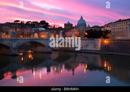 Rom, Vitorrio Emanuele II Brücke und Vatikanstadt Stockfoto