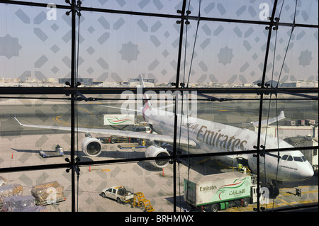 Airbus A340-500 auf dem Flughafen terminal Dubai Vereinigte Arabische Emirate Stockfoto