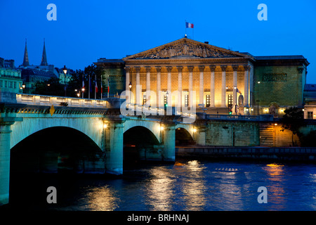 Paris, Palais Bourbon, Sitz der Nationalversammlung Nationale (Nationalversammlung) und Pont De La Concorde Stockfoto