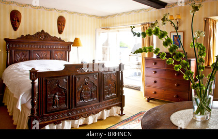 Gästezimmer in einem alten englischen Landhaus Stockfoto