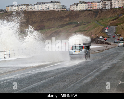 Gefahr durch schwere See in Scarborough, North Yorkshire, UK Stockfoto