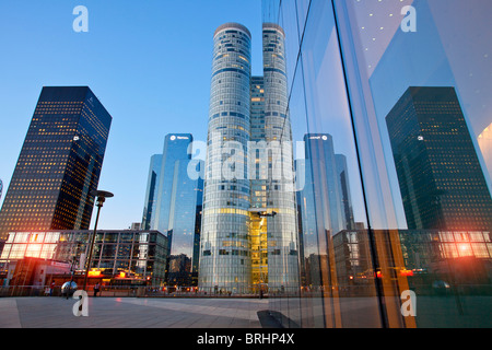 Paris, Financial District, La Defense in der Nacht Stockfoto