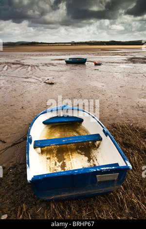 Ein altes Ruderboot am Fremington Quay auf dem Tarka Trail Radweg, Barnstaple, Devon, UK Stockfoto