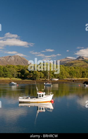 Die geschützten Boot und Yacht-Liegeplätze in des Bischofs Bay, Loch Leven, Ballachulish, Highland Region. Schottland.  SCO 6808 Stockfoto