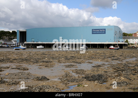 Princess Yachts International Firmengelände am Fluss Tamar bei Ebbe South Devon England UK Stockfoto