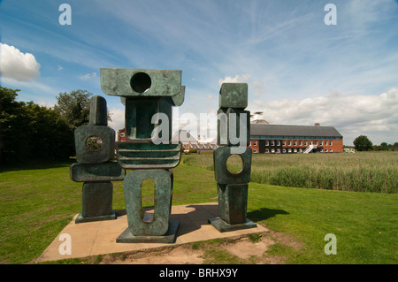 Barbara Hepworth Family of Man Bronze Skulptur bei Snape Maltings Suffolk Stockfoto