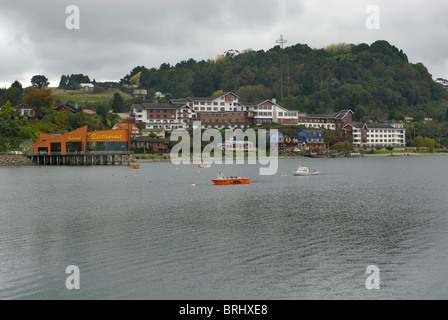 Hotels und Restaurants am Ufer des See Llanquihue, Stadt von Puerto Varas, X Region de Los Lagos, Chile Stockfoto