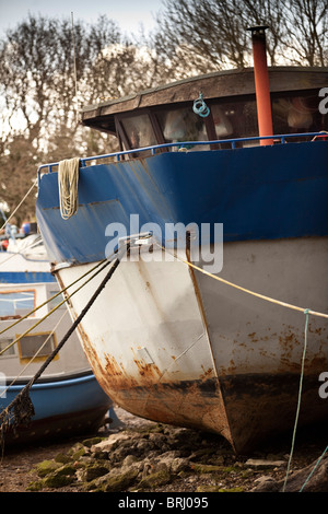 Ein altes Hausboot am Fremington Quay auf dem Tarka Trail Radweg, Barnstaple, Devon, UK Stockfoto