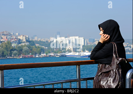 Ein Passagier auf Bosporus Fähre Stockfoto