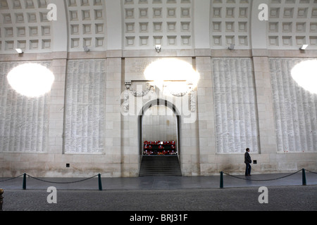 Gedenkstätte Menin Gate auf die fehlende für alliierte Soldaten getötet in Ypern auffallende Weltkrieg I. Ypern, Belgien. Stockfoto