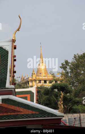 Blick auf den goldenen Berg vom Wat Ratchanatdaran in Bangkok, Thailand Stockfoto