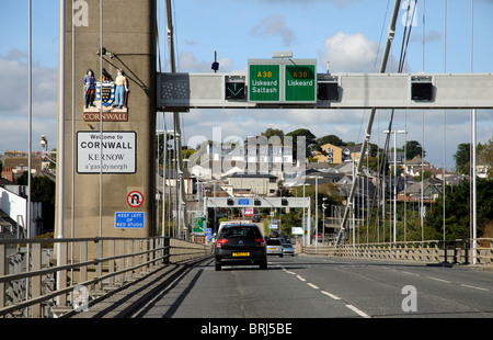 Die A38 Trunk Road Devon Expressway als es kreuzt die Tamar Brücke in Cornwall England UK Stockfoto