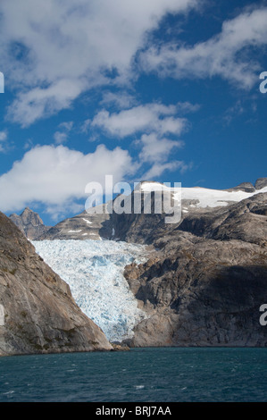 Grönland, Prinz Christian Sund (aka Prins Christian Sund). Entfernten zurückweichenden Gletscher im grönländischen Fjord. Stockfoto
