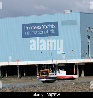 Princess Yachts International Firmengelände am Fluss Tamar South Devon England UK Stockfoto