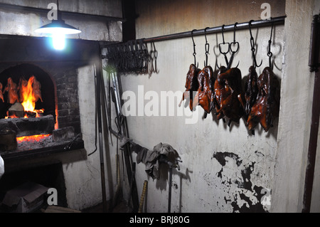 Vorbereitung der Peking-Ente im Li Qun Restaurant in Peking Stockfoto