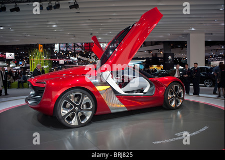 Paris, Frankreich, Publikumsbesuche, Paris Car Show, Renault Concept Car, Elektroautos, Dezir, Side, Green Tech, ungewöhnliches Auto, Salon Auto frankreich, originale Elektroautos zum Verkauf, futuristisches Auto Stockfoto