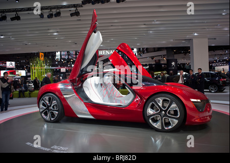 Paris, Frankreich, 'Paris Car Show', Renault Concept Car, Original Elektroautos, „Dezir“, Seitenansicht mit offenen Türen, ausgestellt, Salon Auto france Stockfoto