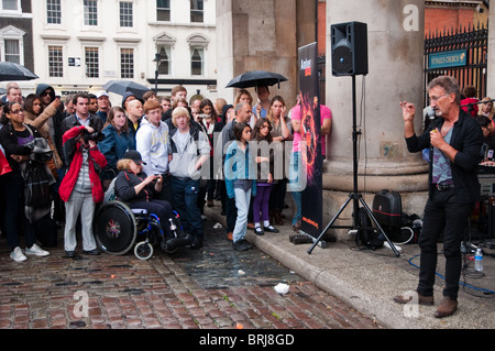 Eddie Jordan als Straßenmusikant in Covent Garden Stockfoto