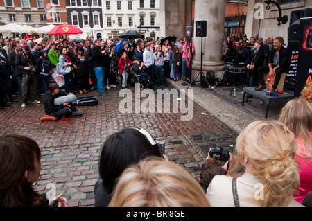 Eddie Jordan als Straßenmusikant in Covent Garden Stockfoto