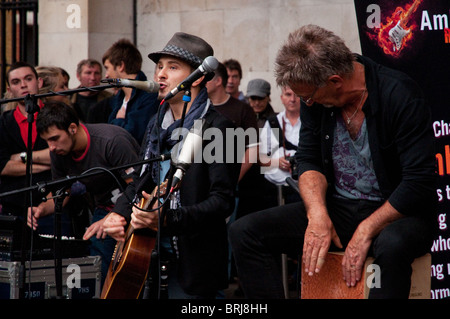 Eddie Jordan als Straßenmusikant in Covent Garden Stockfoto