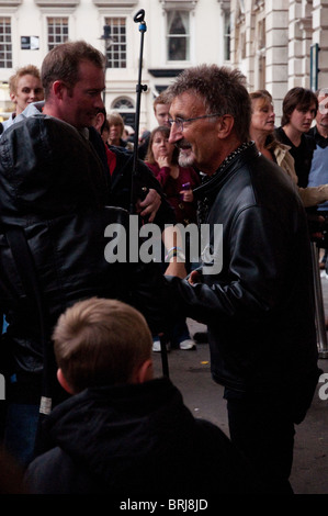 Eddie Jordan als Straßenmusikant in Covent Garden Stockfoto