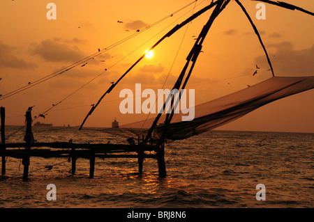 Süd-Indien-Mai 2010-Kerala und Tamil Nadu. Dies sind die berühmten Strände und Backwaters. Chinesische Fischernetze Stockfoto