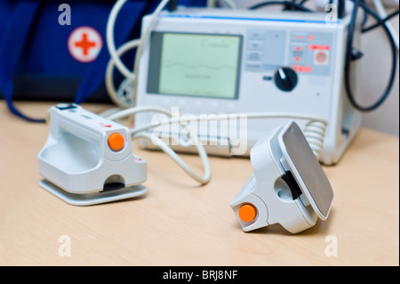 Herz Defibrillator - Notfall High-Tech-Ausrüstung Stockfoto