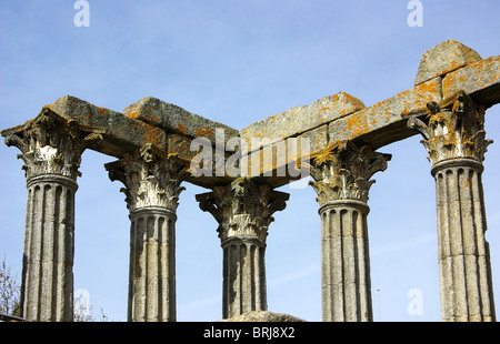 Spalten der römischen Tempel in der alten Stadt Évora. Stockfoto