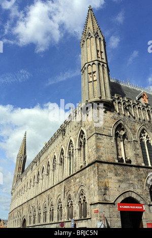 Die Tuchhallen ursprünglich im 13. Jahrhundert erbaut, aber von den deutschen Eindringlingen während WW1 zerstört wurde von 1967, Ypern Belgien wieder aufgebaut. Stockfoto