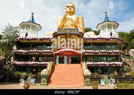 Goldenen Tempel von Dambulla - Hauptattraktionen verteilen sich über 5 Höhlen, die Statuen enthalten & Gemälde im Zusammenhang mit Lord Buddha Stockfoto