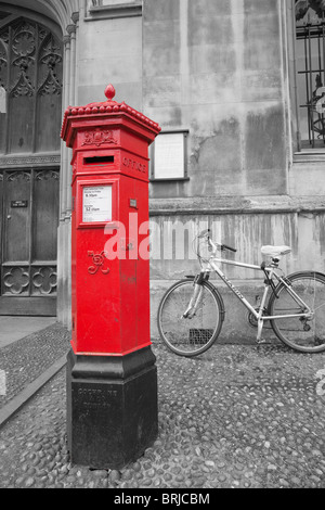 Viktorianische Säule box in mono Farbe Cambridge England Stockfoto