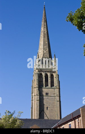 Der Turm der St. Stephens Kirche auf Brunel Terrasse, Cruddas Park, Newcastle. Stockfoto