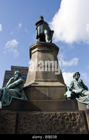 Ansicht von Robert Stephenson Denkmal im Stadtzentrum von Newcastle, Nord-Ost-England. Stockfoto