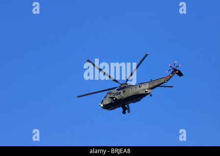 Royal Navy Westland Sea King HC.4 Helikopter Flug über London, England, UK Stockfoto