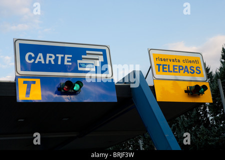 Autobahn Barriere Maut Mautstelle Mautstelle Schild Schilder Stockfoto