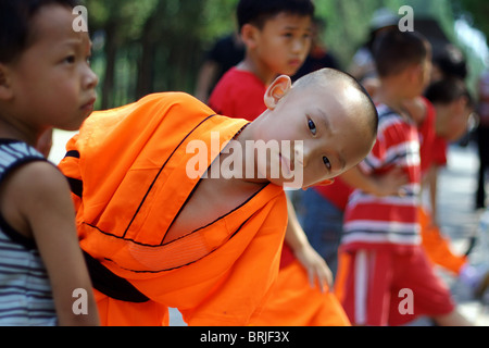 Junge Krieger im Shaolin Tempel, China Stockfoto